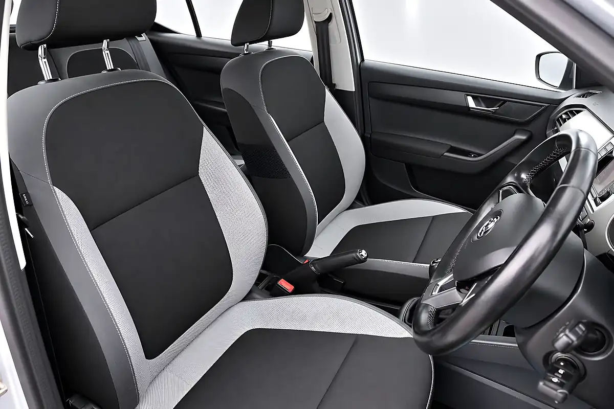 Used 2015 Skoda Fabia Se Silver - Interior and Exterior details 17