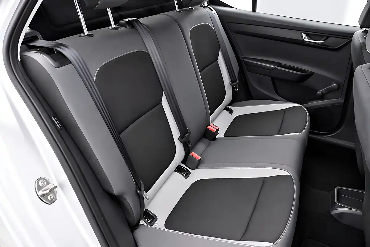 Used 2015 Skoda Fabia Se Silver - Interior and Exterior details 18