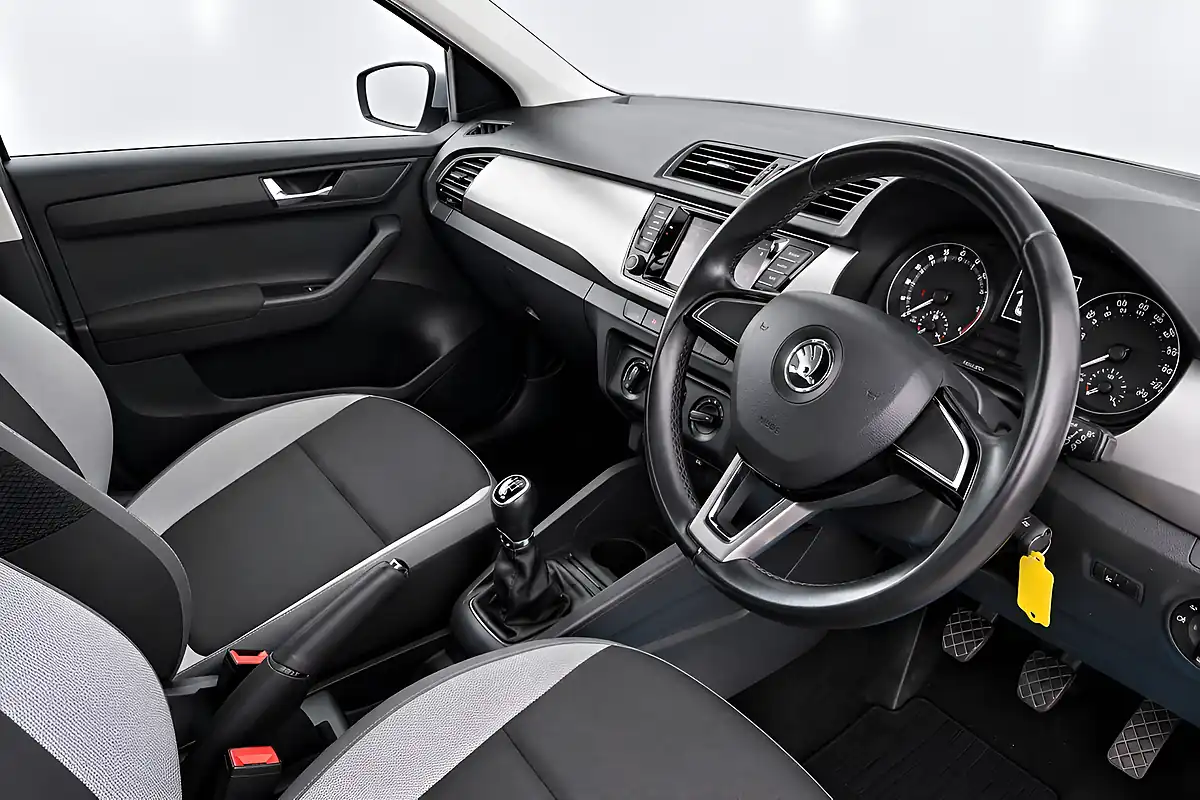 Used 2015 Skoda Fabia Se Silver - Interior and Exterior details 19