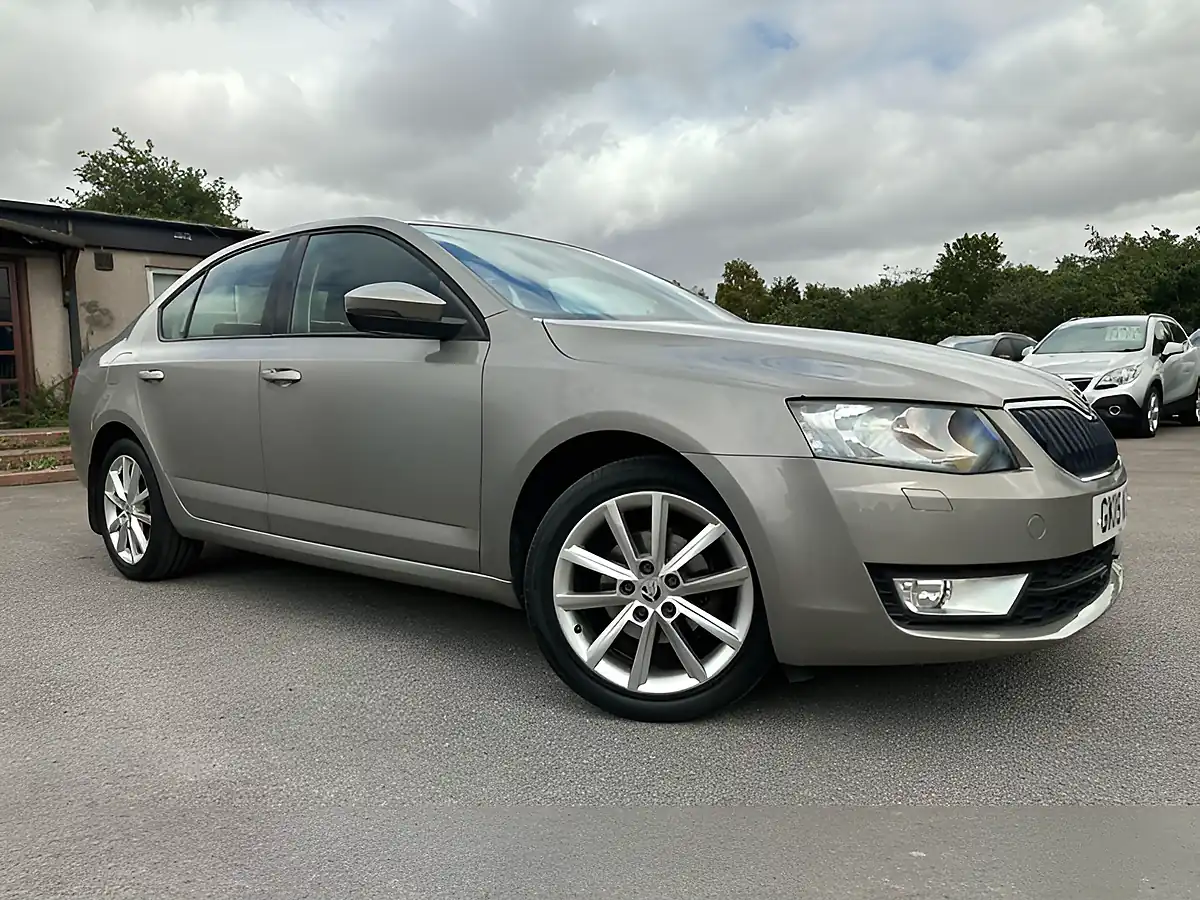 Used 2015 Skoda Octavia Elegance Beige - Front View