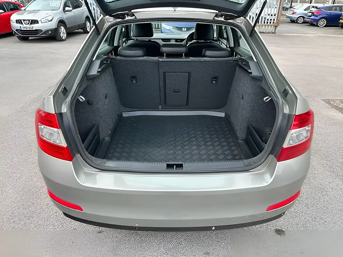 Used 2015 Skoda Octavia Elegance Beige - Interior and Exterior details 11
