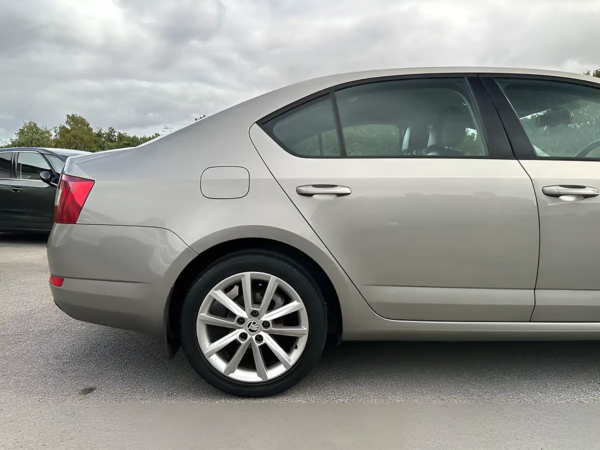 Used 2015 Skoda Octavia Elegance Beige - Interior and Exterior details 12
