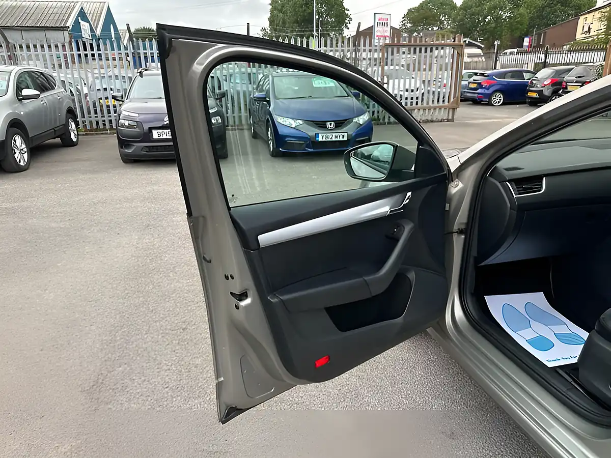 Used 2015 Skoda Octavia Elegance Beige - Interior and Exterior details 20