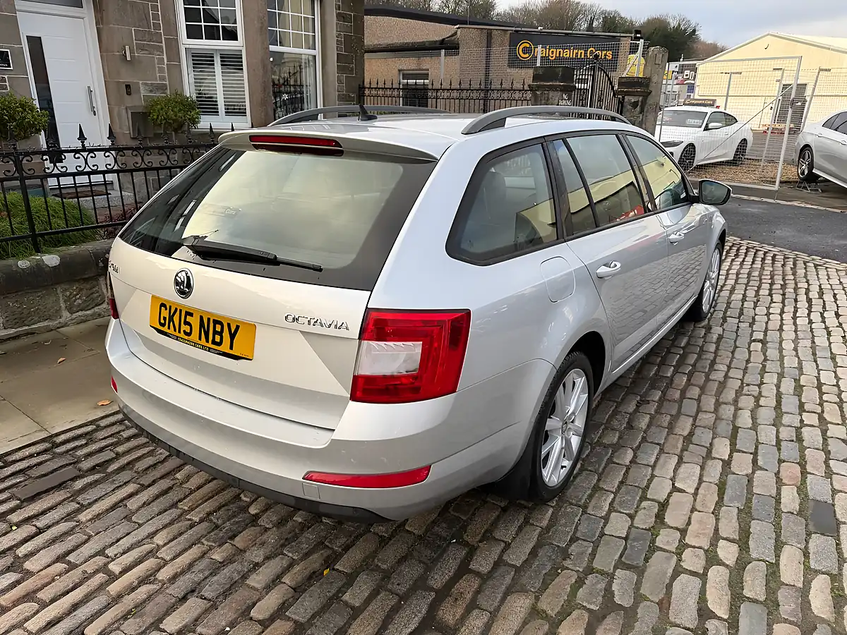 Used 2015 Skoda Octavia Elegance Brilliant Silver - Interior and Exterior details 10
