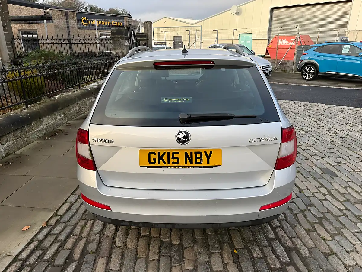 Used 2015 Skoda Octavia Elegance Brilliant Silver - Interior and Exterior details 11