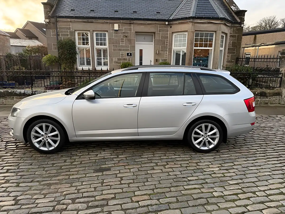 Used 2015 Skoda Octavia Elegance Brilliant Silver - Interior and Exterior details 2
