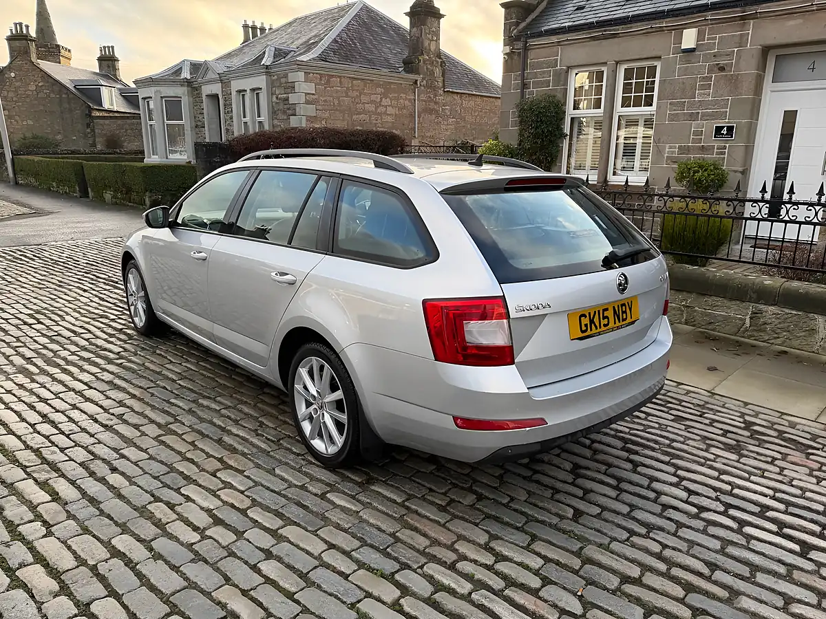 Used 2015 Skoda Octavia Elegance Brilliant Silver - Interior and Exterior details 8