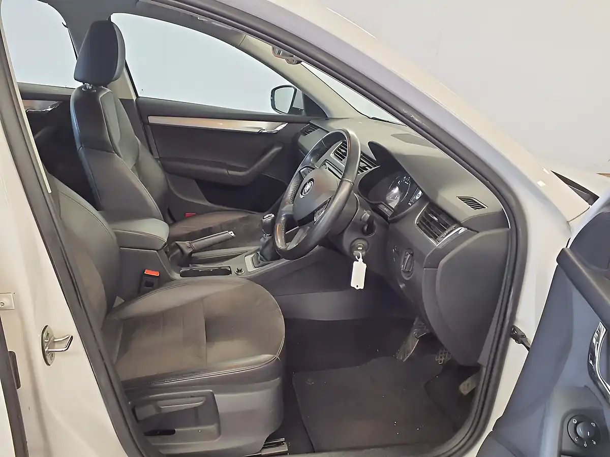Used 2015 Skoda Octavia Elegance Edition White - Interior and Exterior details 2