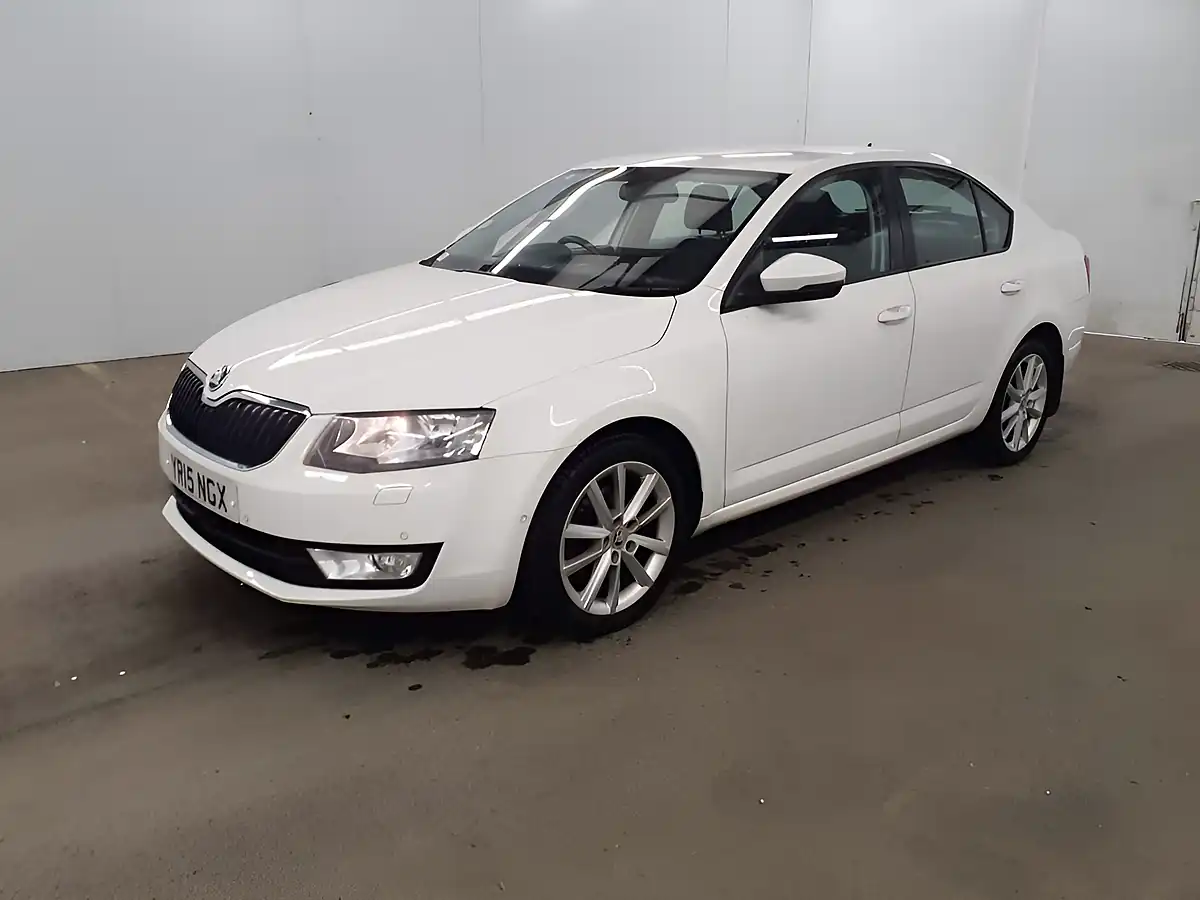 Used 2015 Skoda Octavia Elegance Edition White - Interior and Exterior details 4