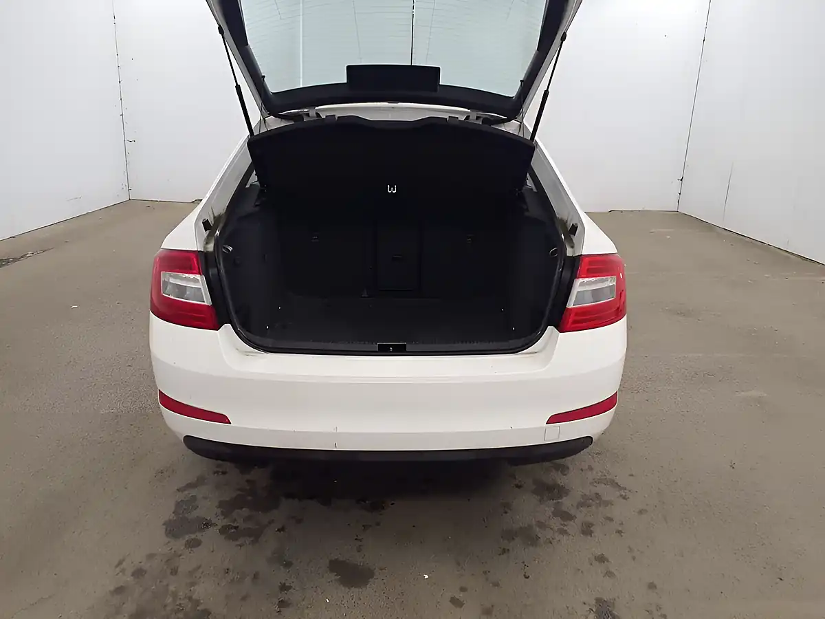 Used 2015 Skoda Octavia Elegance Edition White - Interior and Exterior details 7