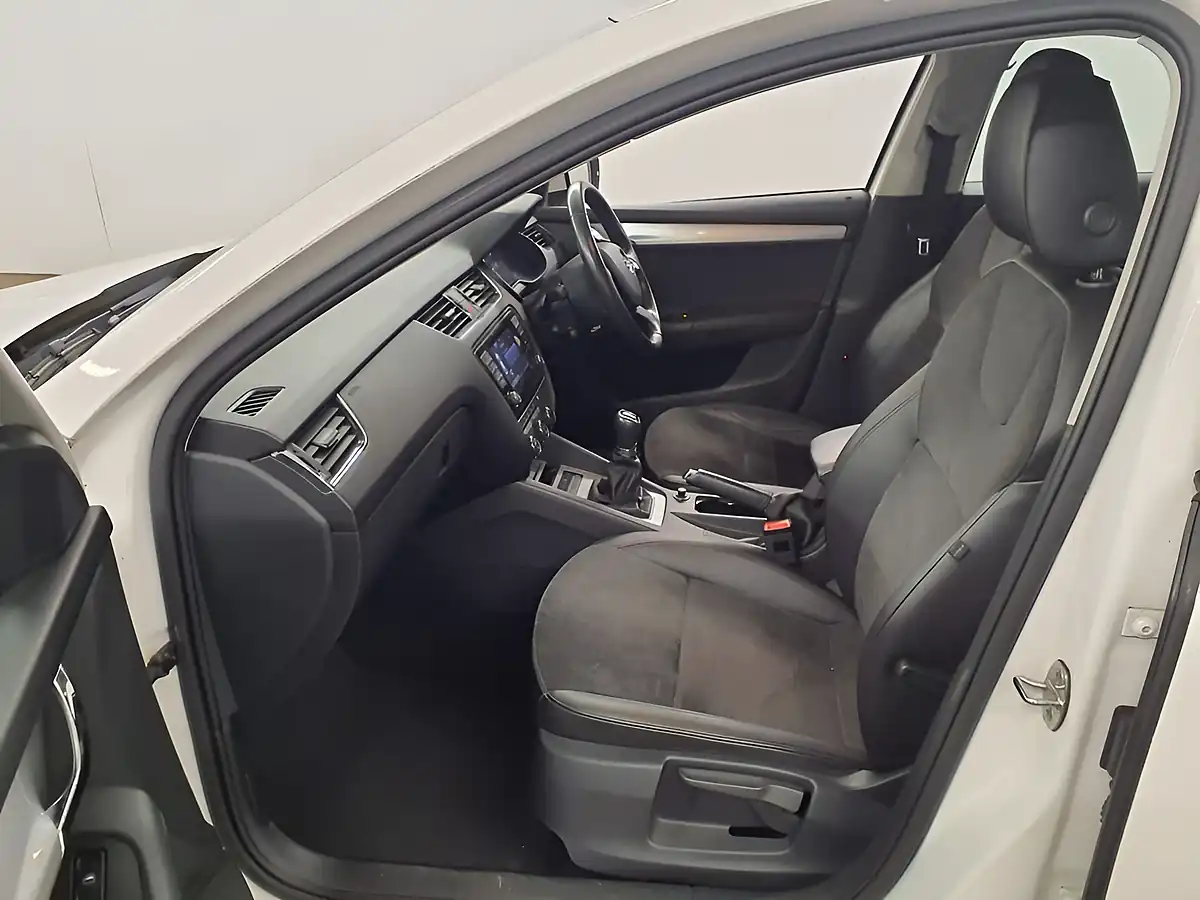 Used 2015 Skoda Octavia Elegance Edition White - Interior and Exterior details 9