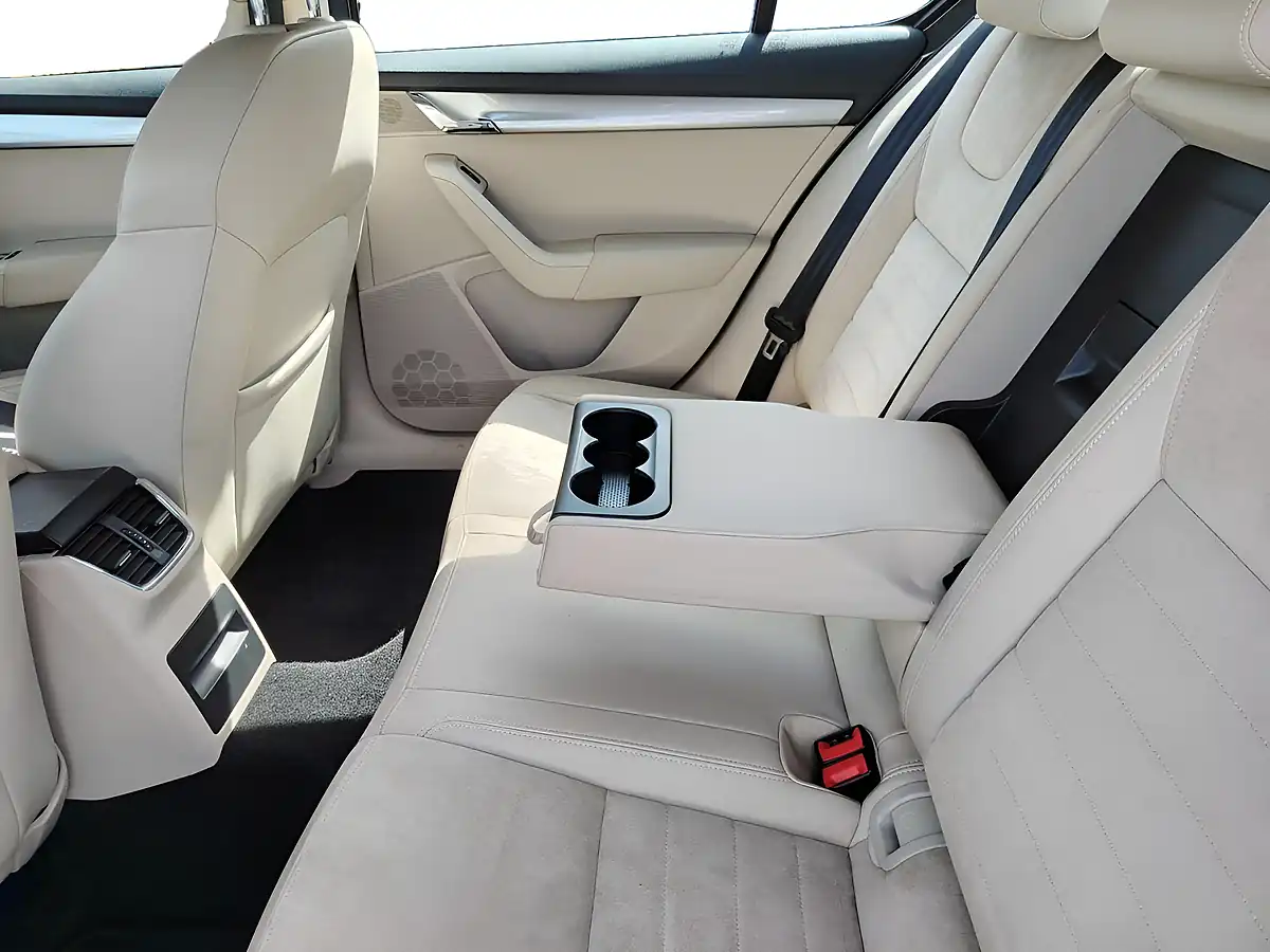 Used 2015 Skoda Octavia Elegance Grey - Interior and Exterior details 11