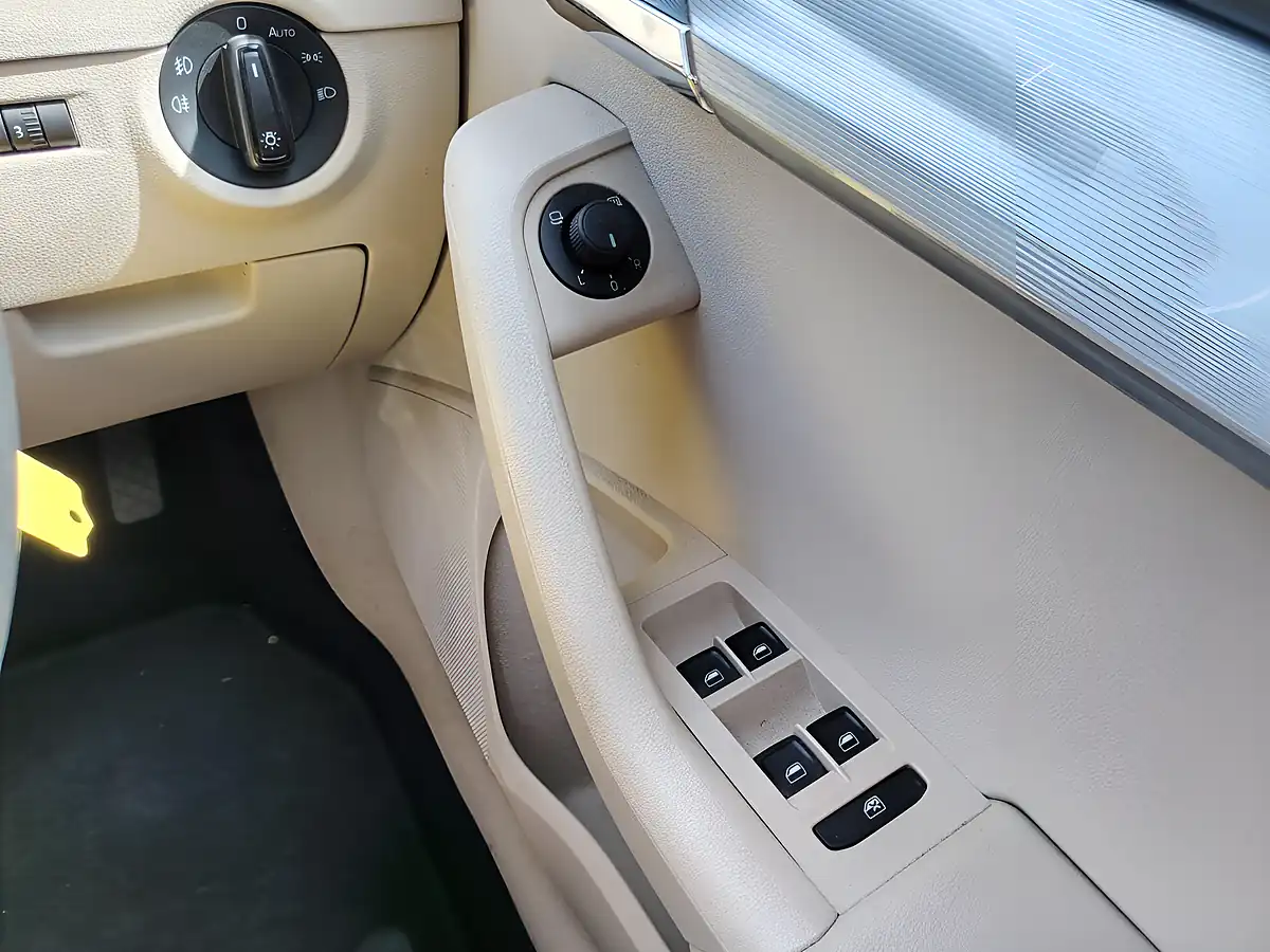 Used 2015 Skoda Octavia Elegance Grey - Interior and Exterior details 17