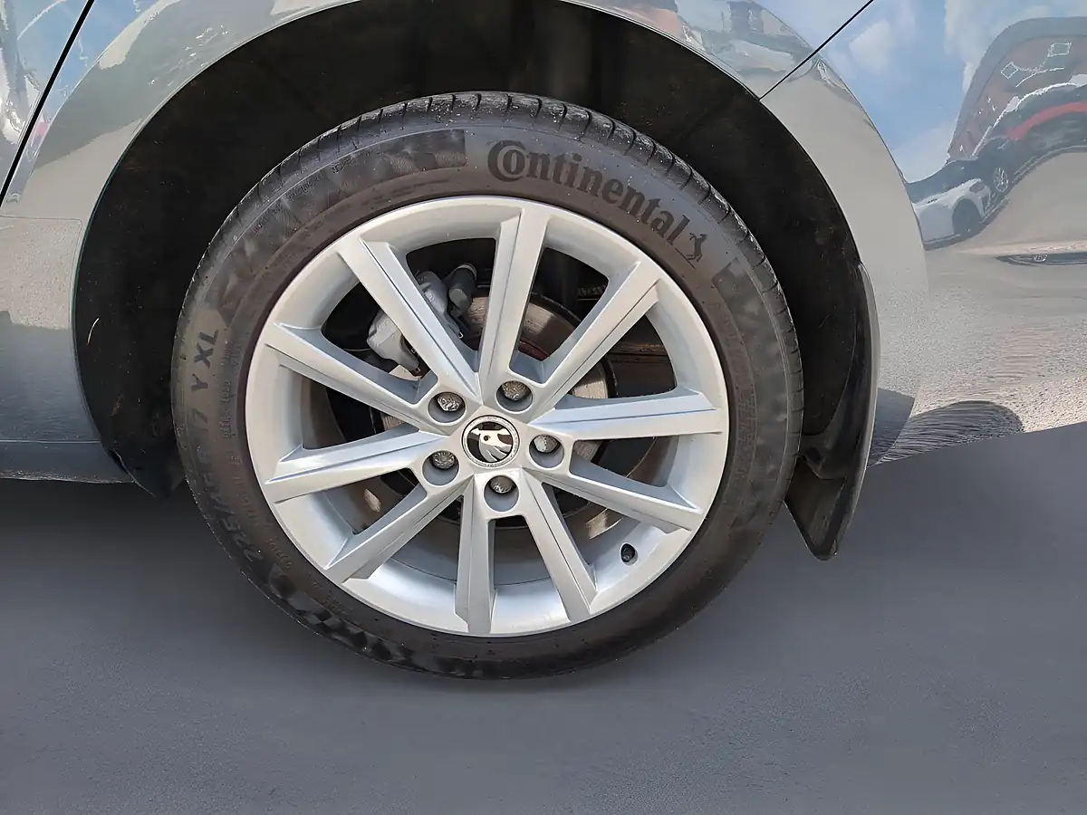 Used 2015 Skoda Octavia Elegance Grey - Interior and Exterior details 18