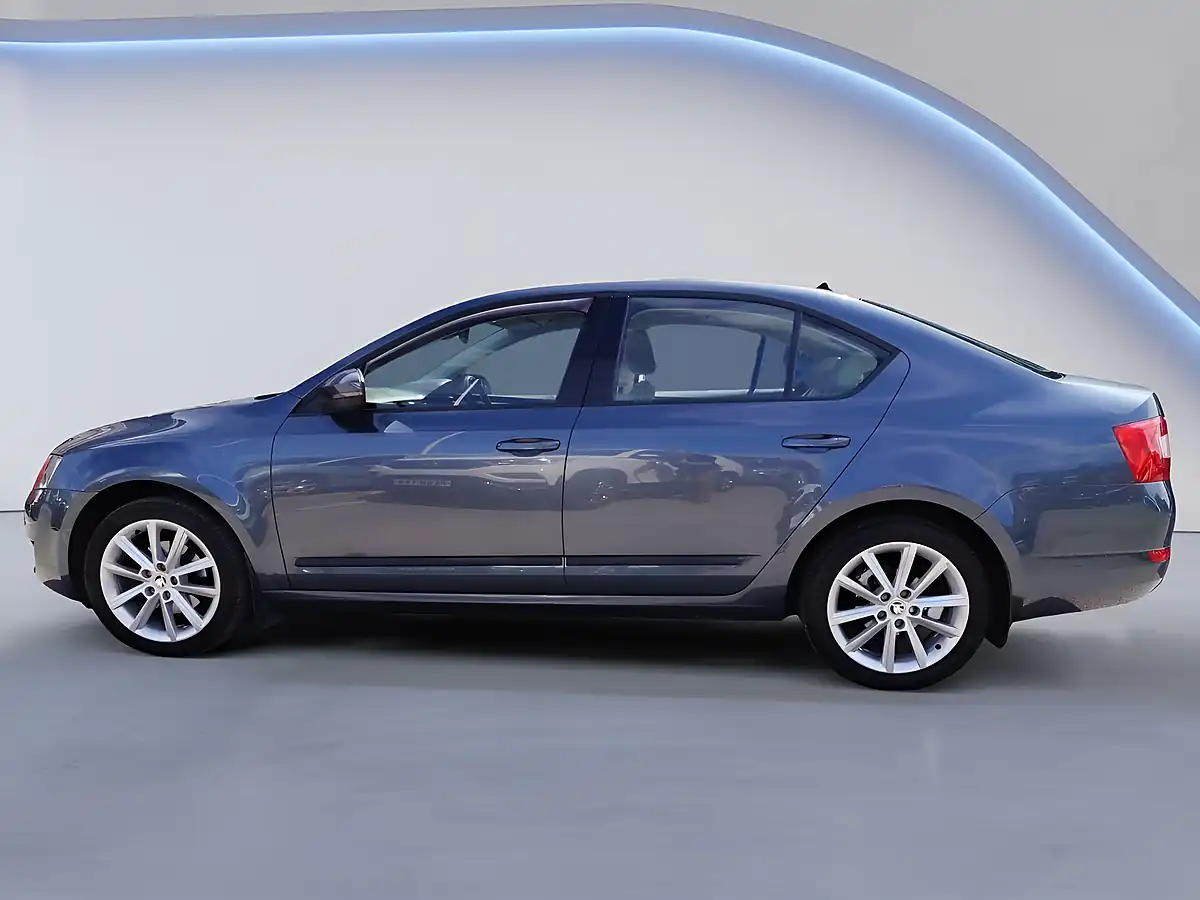 Used 2015 Skoda Octavia Elegance Grey - Interior and Exterior details 4