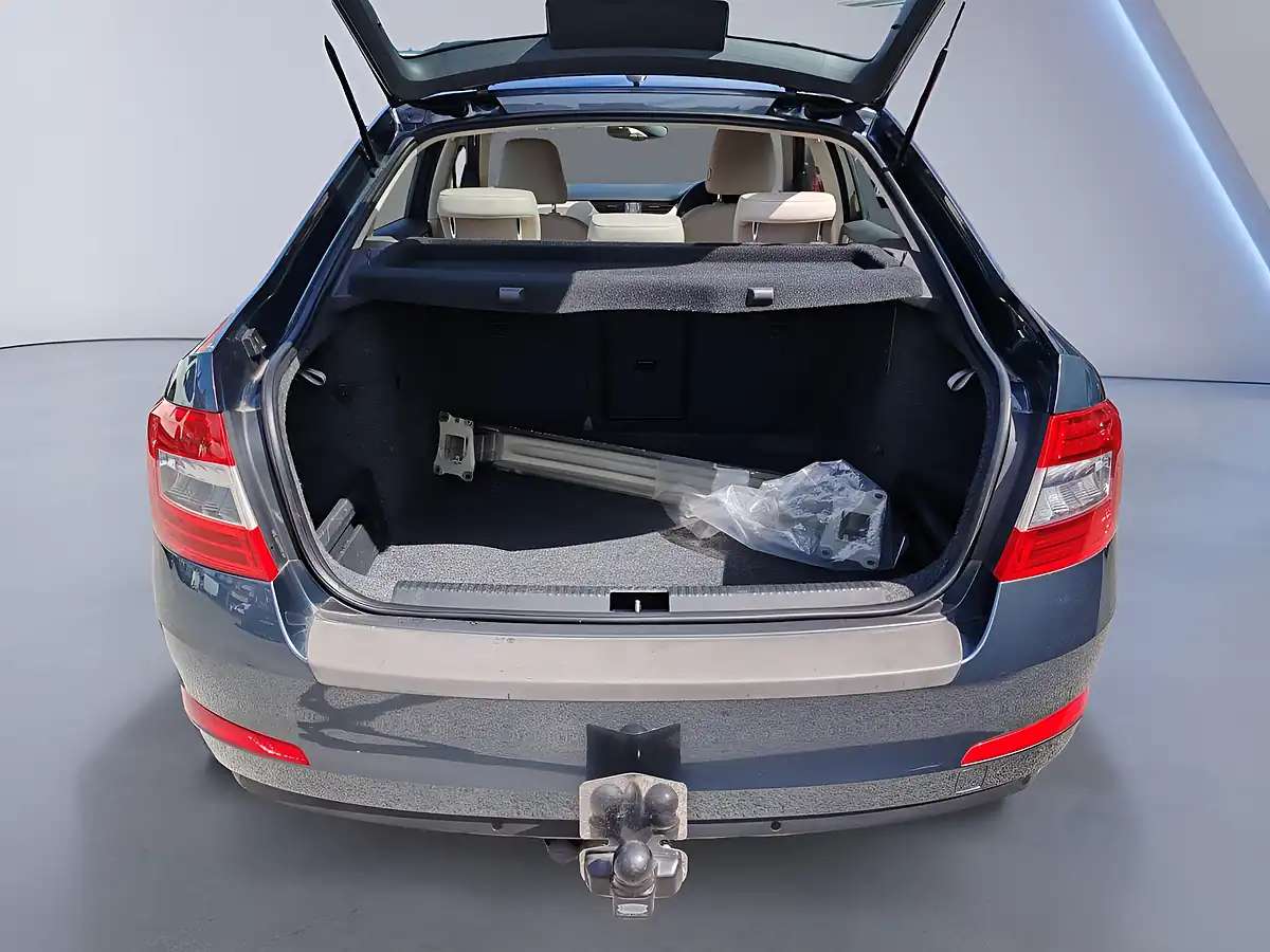 Used 2015 Skoda Octavia Elegance Grey - Interior and Exterior details 7