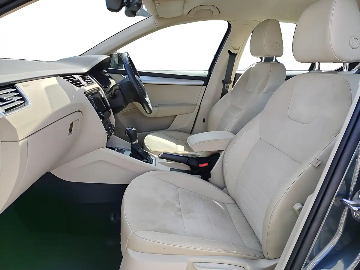 Used 2015 Skoda Octavia Elegance Grey - Interior and Exterior details 9