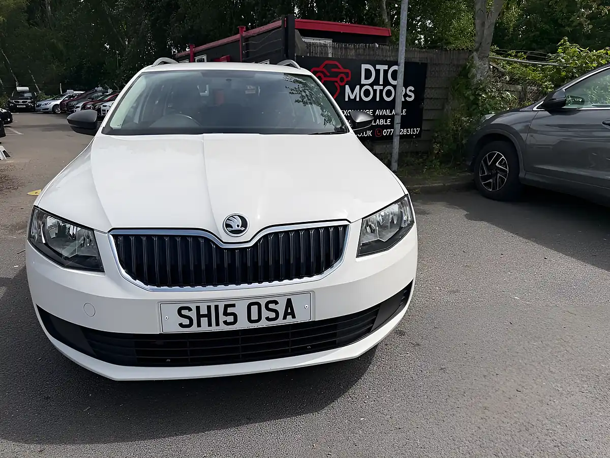 Used 2015 Skoda Octavia S White - Front View