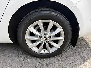Used 2015 Skoda Octavia S White - Interior and Exterior details 12