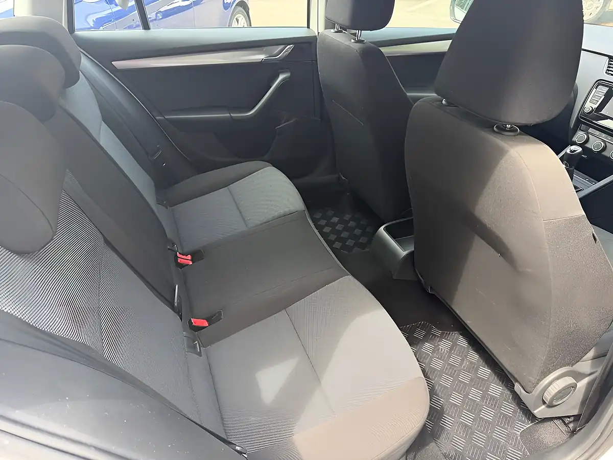 Used 2015 Skoda Octavia S White - Interior and Exterior details 15