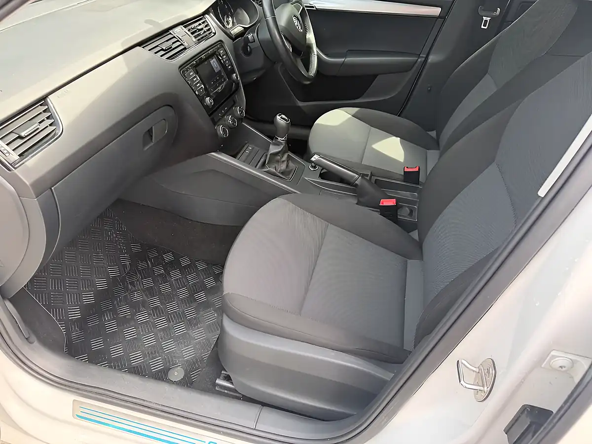 Used 2015 Skoda Octavia S White - Interior and Exterior details 18