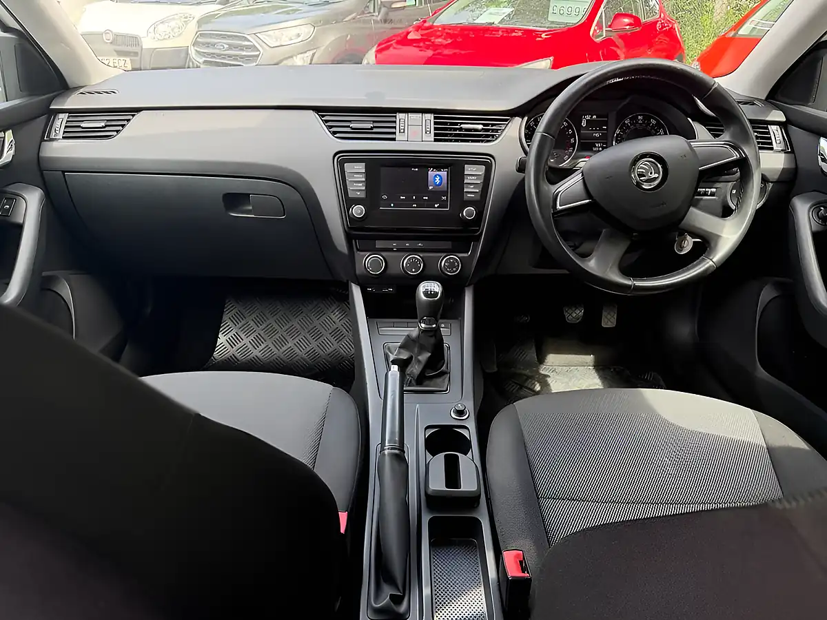 Used 2015 Skoda Octavia S White - Interior and Exterior details 19