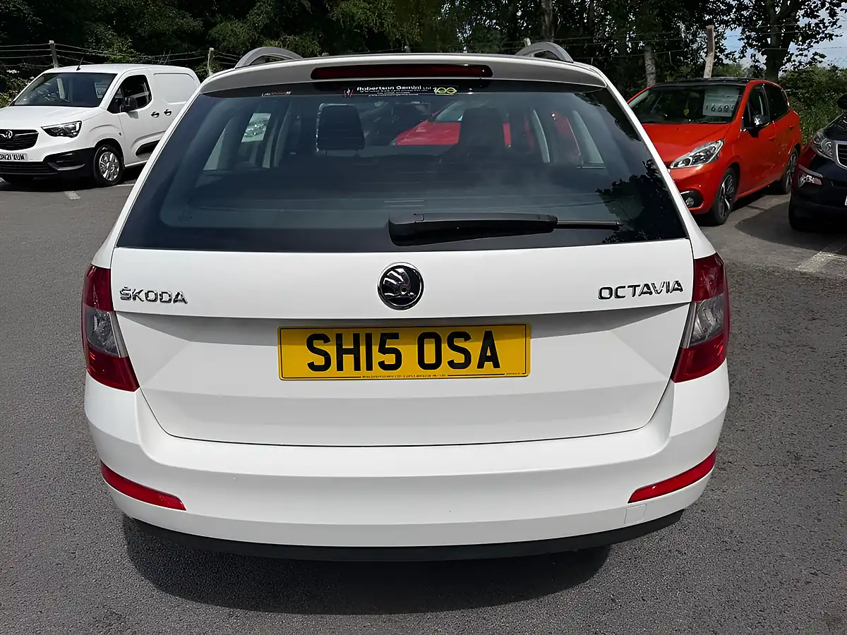 Used 2015 Skoda Octavia S White - Interior and Exterior details 8