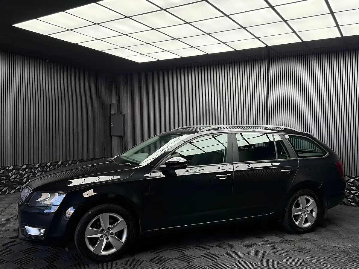 Used 2015 Skoda Octavia Se 4WD Black - Interior and Exterior details 10