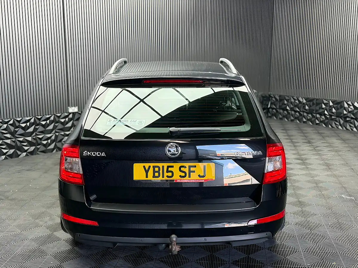 Used 2015 Skoda Octavia Se 4WD Black - Interior and Exterior details 11