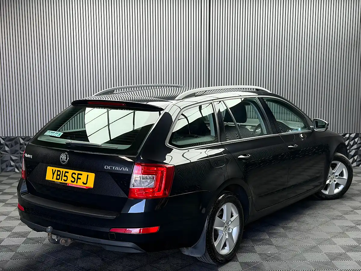 Used 2015 Skoda Octavia Se 4WD Black - Interior and Exterior details 12