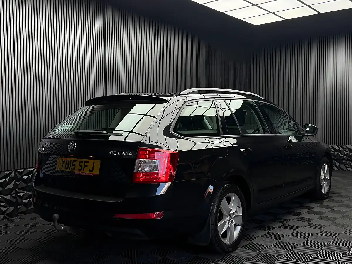 Used 2015 Skoda Octavia Se 4WD Black - Interior and Exterior details 13