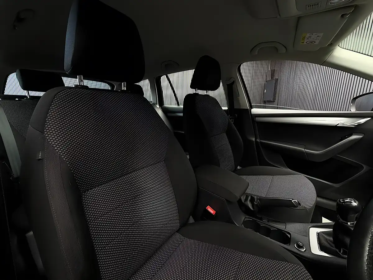 Used 2015 Skoda Octavia Se 4WD Black - Interior and Exterior details 14