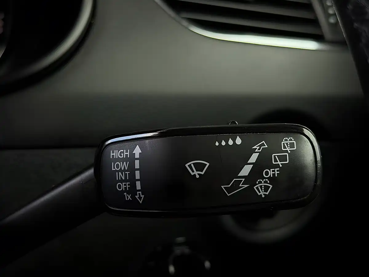 Used 2015 Skoda Octavia Se 4WD Black - Interior and Exterior details 15