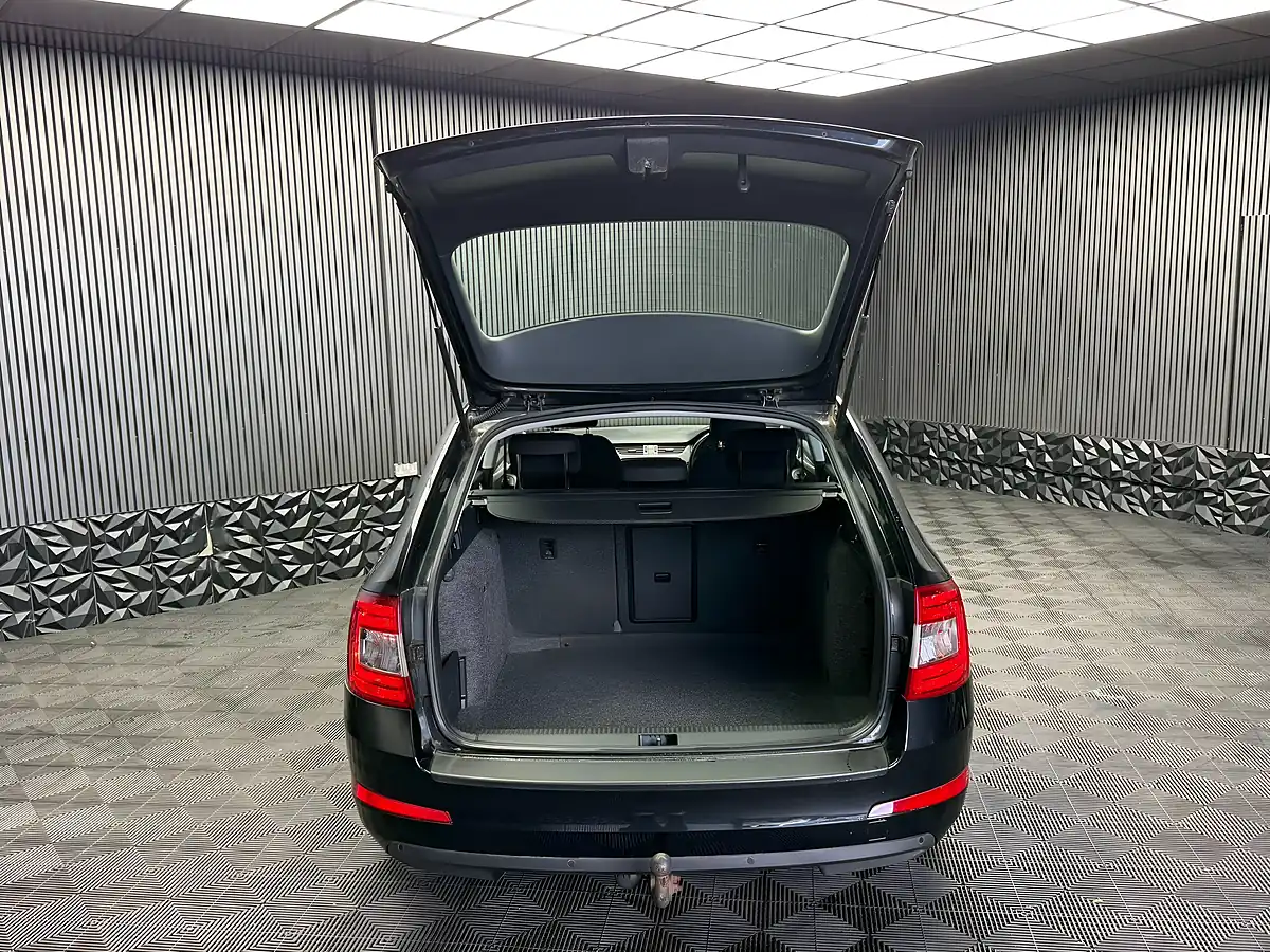 Used 2015 Skoda Octavia Se 4WD Black - Interior and Exterior details 16