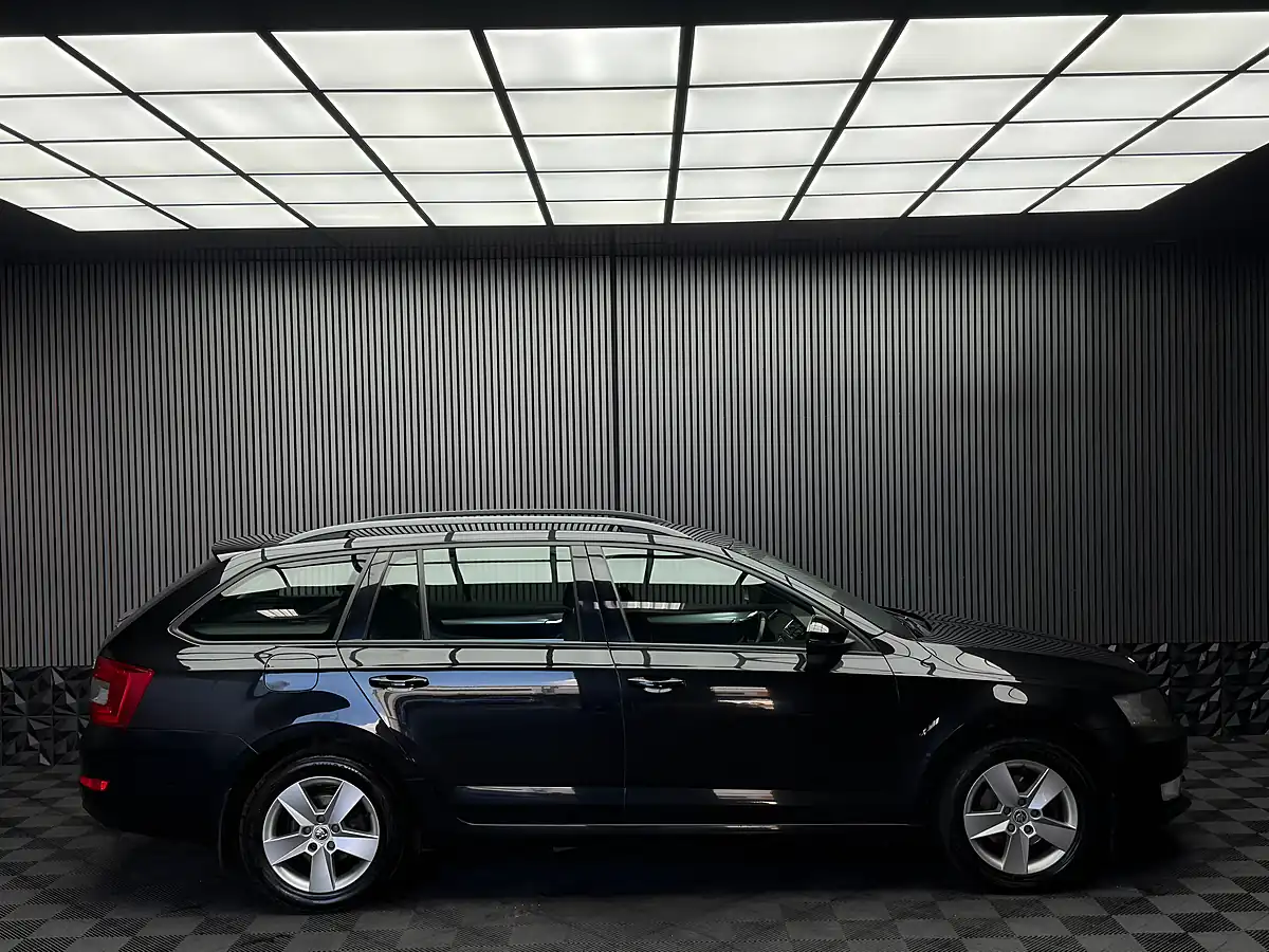 Used 2015 Skoda Octavia Se 4WD Black - Interior and Exterior details 18