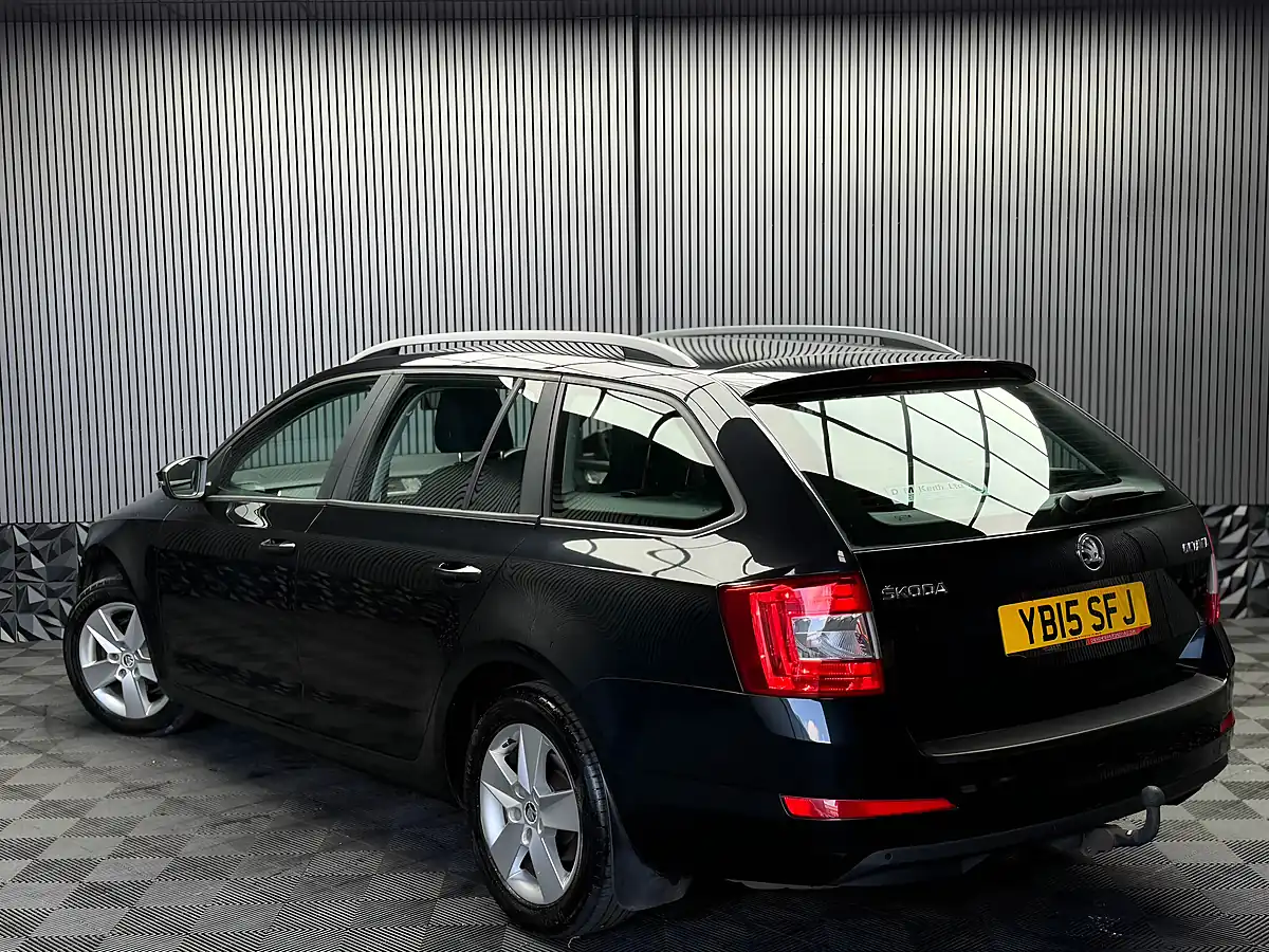 Used 2015 Skoda Octavia Se 4WD Black - Interior and Exterior details 5