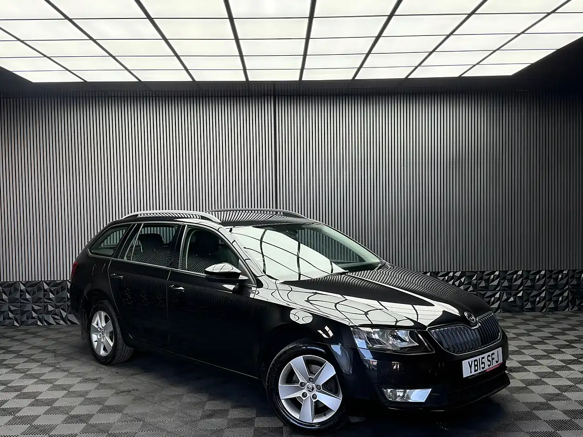 Used 2015 Skoda Octavia Se 4WD Black - Interior and Exterior details 6