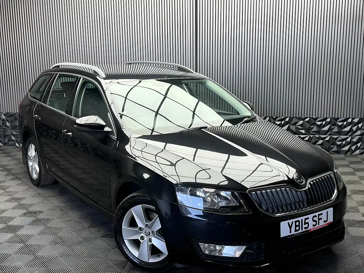 Used 2015 Skoda Octavia Se 4WD Black - Interior and Exterior details 7