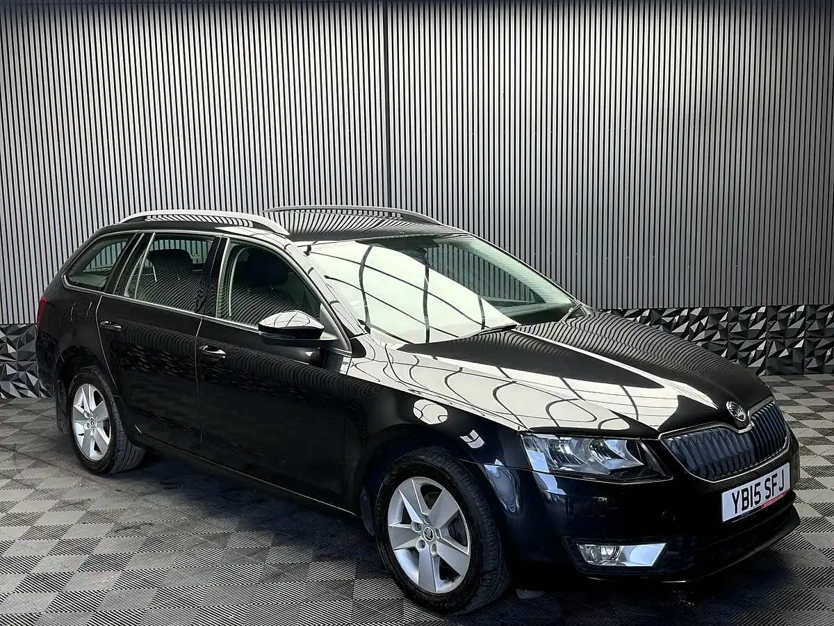 Used 2015 Skoda Octavia Se 4WD Black - Interior and Exterior details 8
