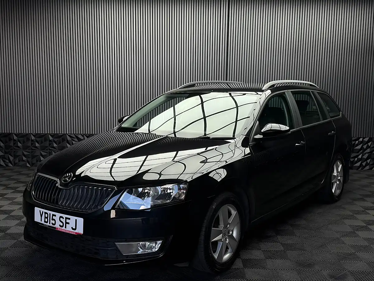 Used 2015 Skoda Octavia Se 4WD Black - Interior and Exterior details 9