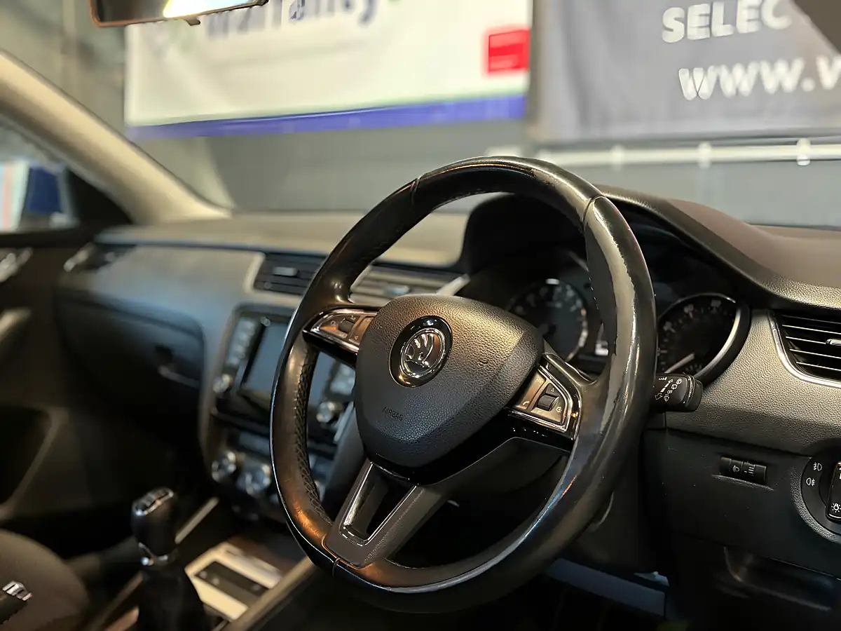 Used 2015 Skoda Octavia Se Business Greenline Iii Blue - Interior and Exterior details 14