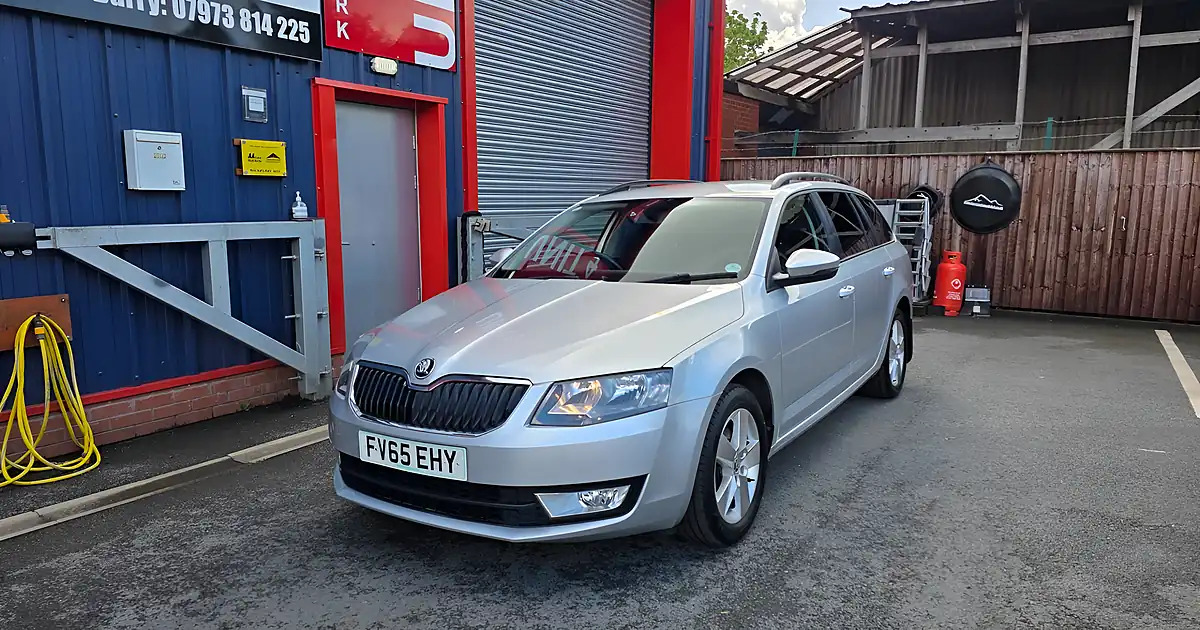 Used 2015 Skoda Octavia Se Silver - Front View