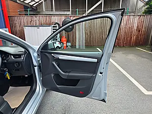 Used 2015 Skoda Octavia Se Silver - Interior and Exterior details 16