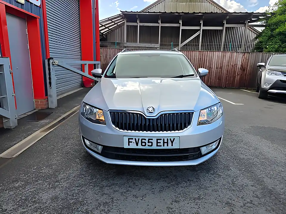 Used 2015 Skoda Octavia Se Silver - Interior and Exterior details 2
