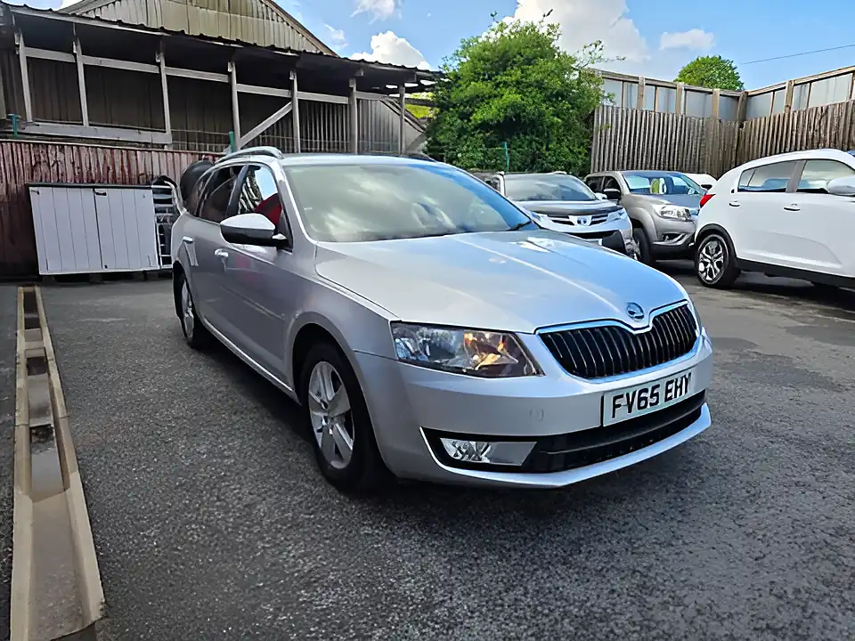 Used 2015 Skoda Octavia Se Silver - Interior and Exterior details 3