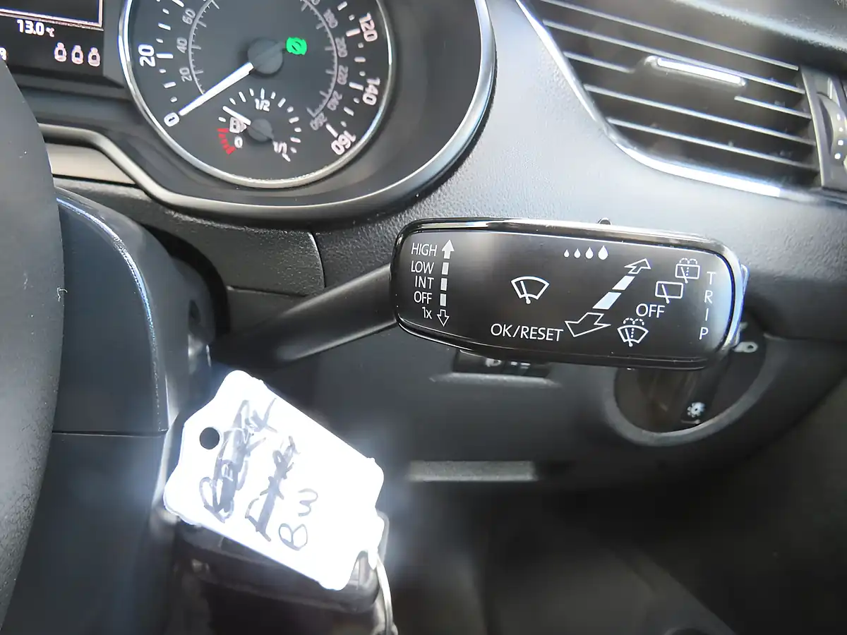 Used 2015 Skoda Octavia Se Silver - Interior and Exterior details 13