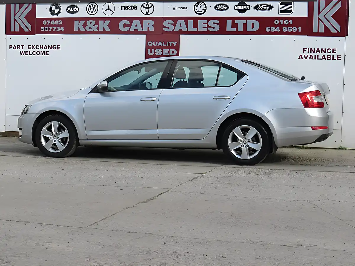 Used 2015 Skoda Octavia Se Silver - Interior and Exterior details 17