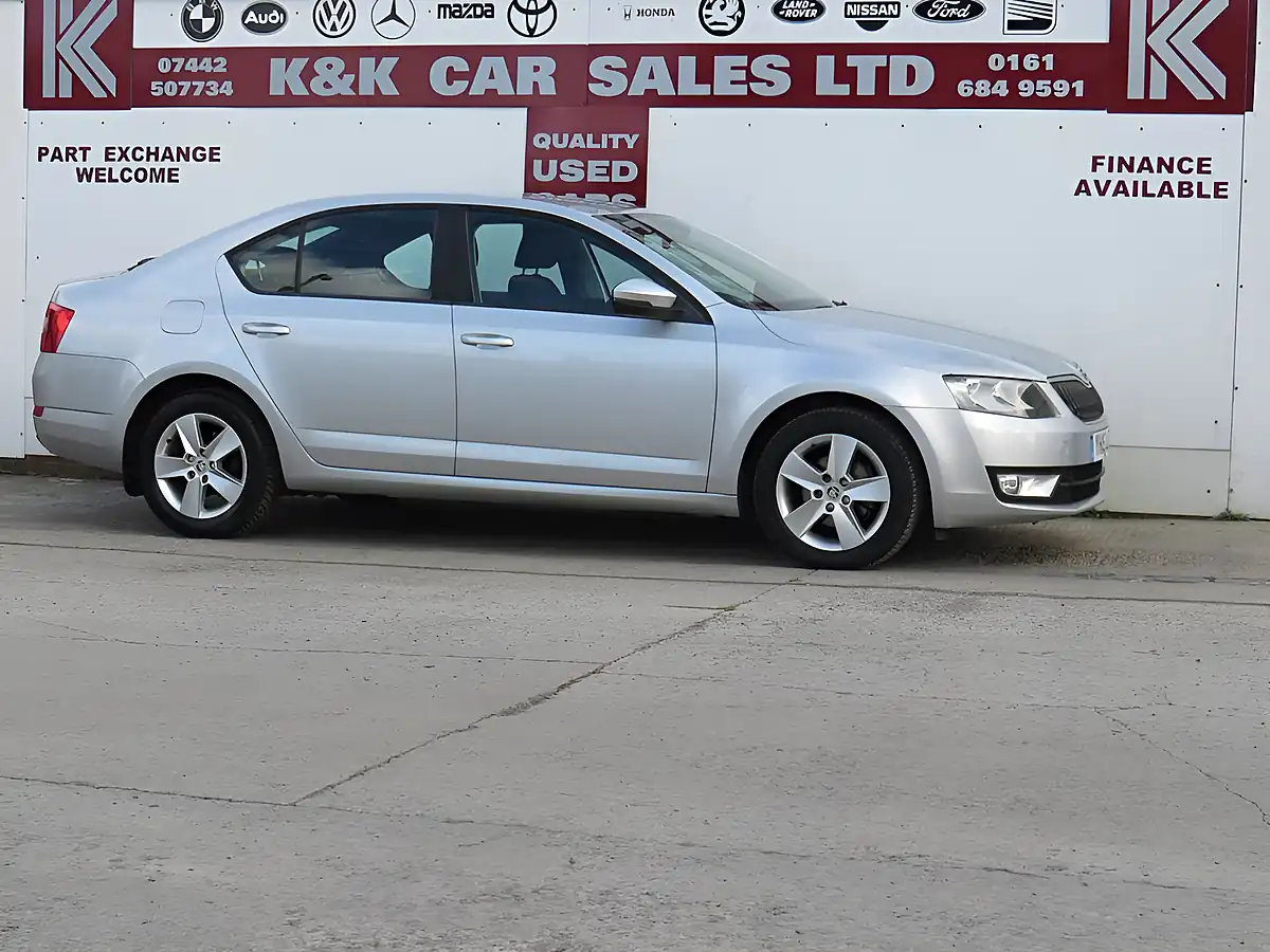 Used 2015 Skoda Octavia Se Silver - Interior and Exterior details 18
