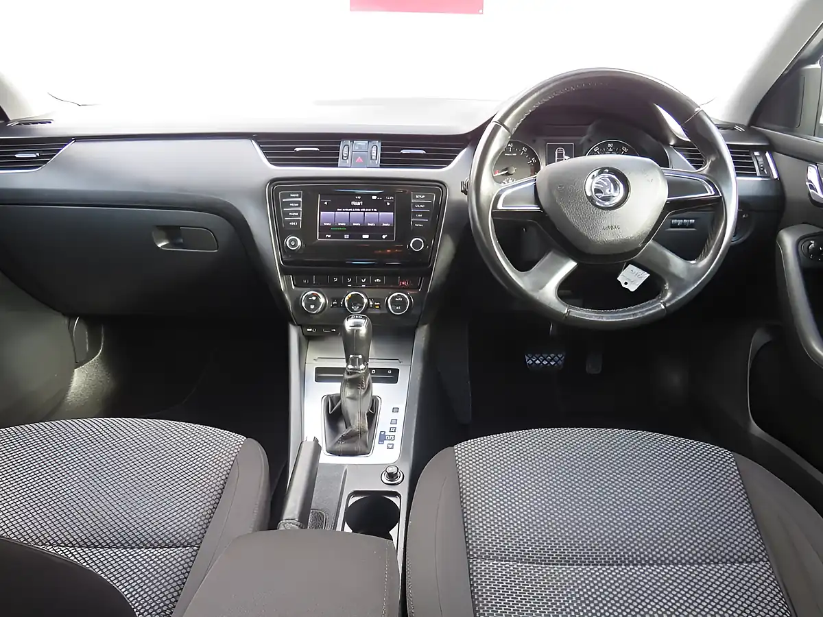 Used 2015 Skoda Octavia Se Silver - Interior and Exterior details 2
