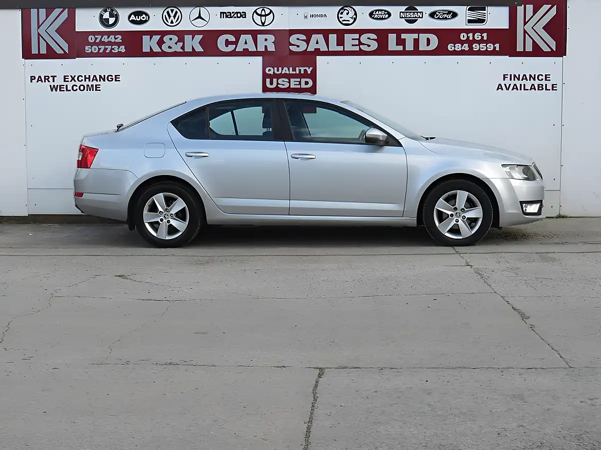 Used 2015 Skoda Octavia Se Silver - Interior and Exterior details 3